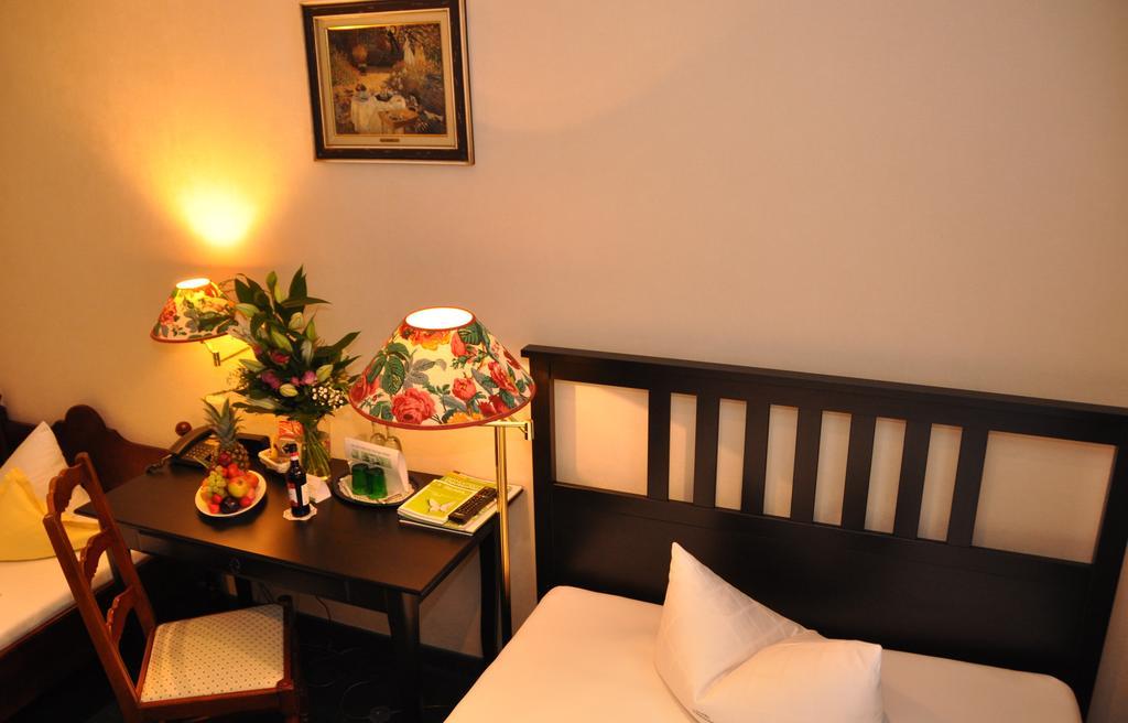 Flair-Hotel Waldfrieden Schwarzatal ภายนอก รูปภาพ