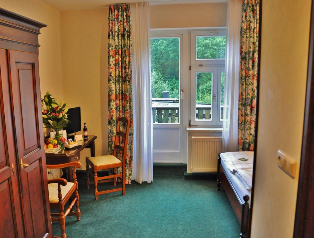 Flair-Hotel Waldfrieden Schwarzatal ภายนอก รูปภาพ