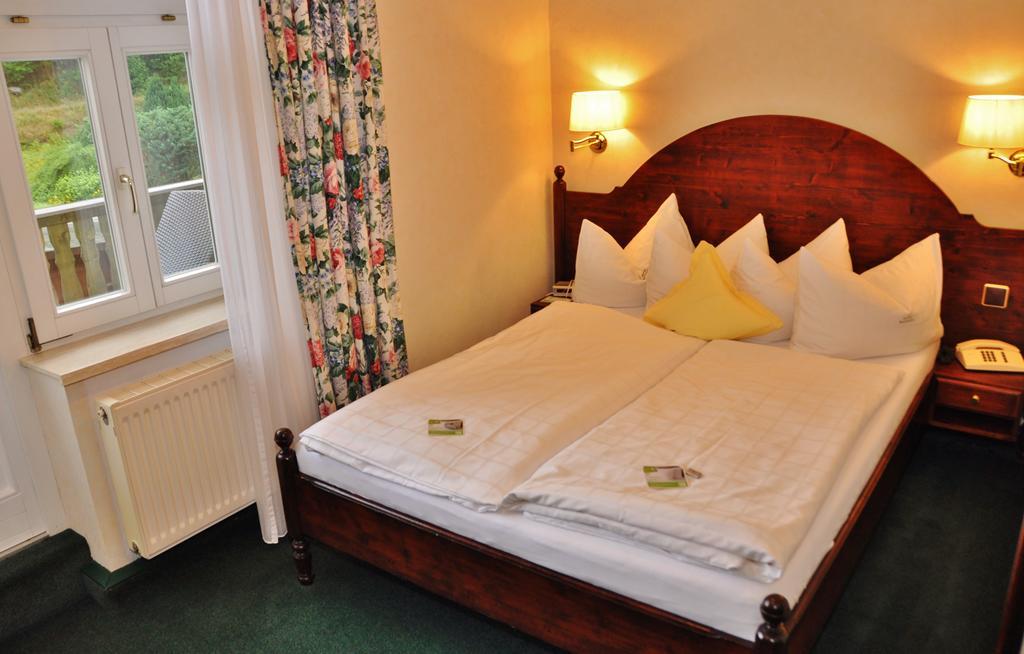 Flair-Hotel Waldfrieden Schwarzatal ภายนอก รูปภาพ