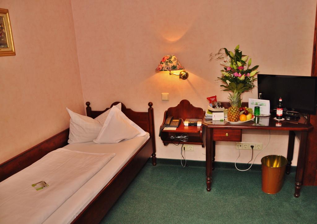 Flair-Hotel Waldfrieden Schwarzatal ภายนอก รูปภาพ
