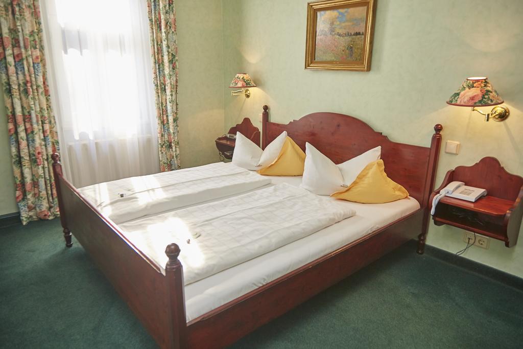 Flair-Hotel Waldfrieden Schwarzatal ภายนอก รูปภาพ