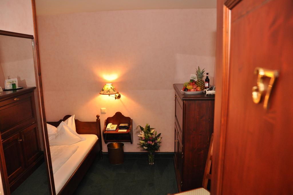 Flair-Hotel Waldfrieden Schwarzatal ภายนอก รูปภาพ
