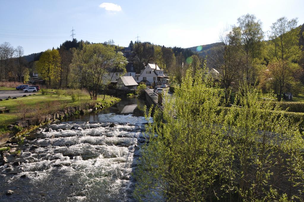 Flair-Hotel Waldfrieden Schwarzatal ภายนอก รูปภาพ