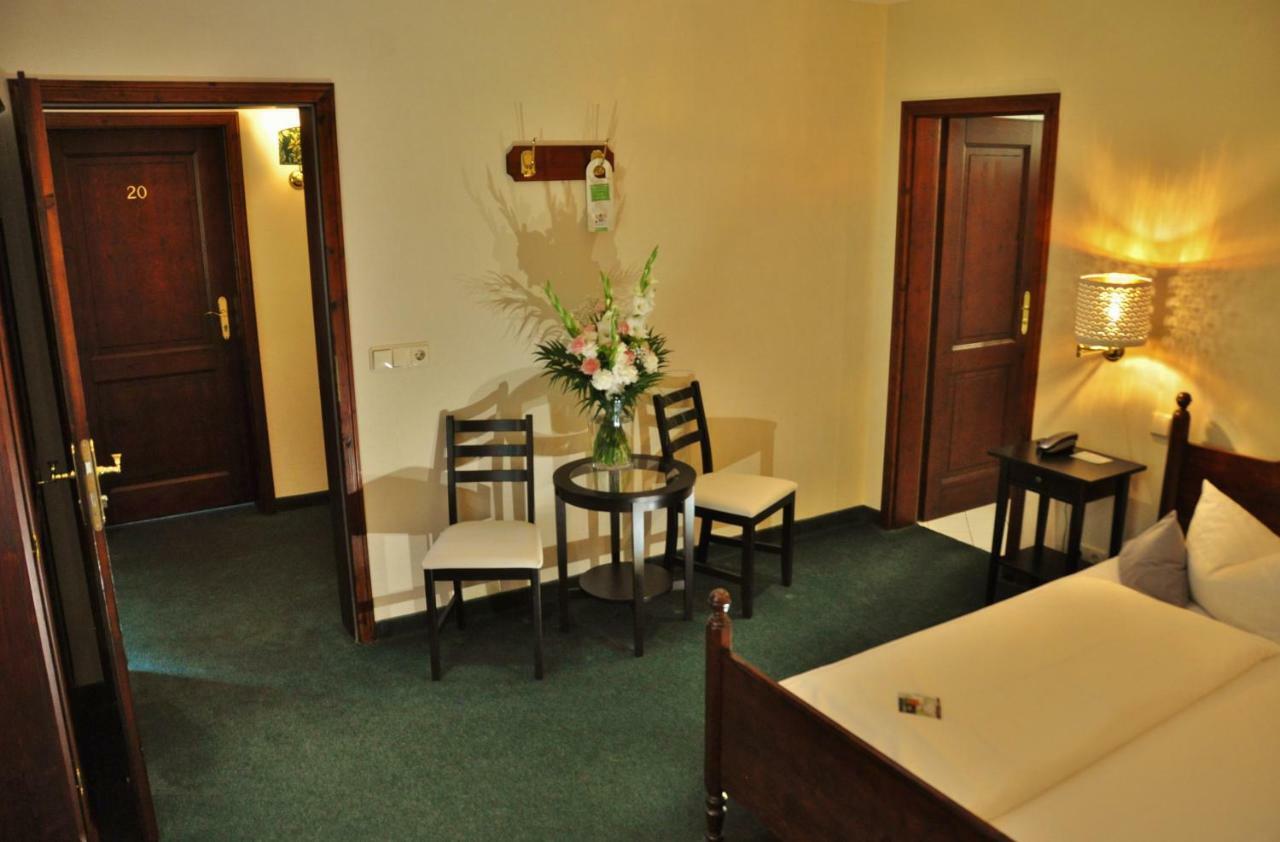 Flair-Hotel Waldfrieden Schwarzatal ภายนอก รูปภาพ