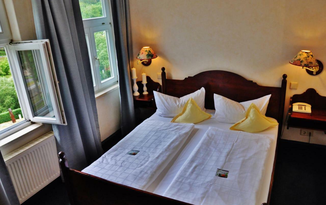 Flair-Hotel Waldfrieden Schwarzatal ภายนอก รูปภาพ