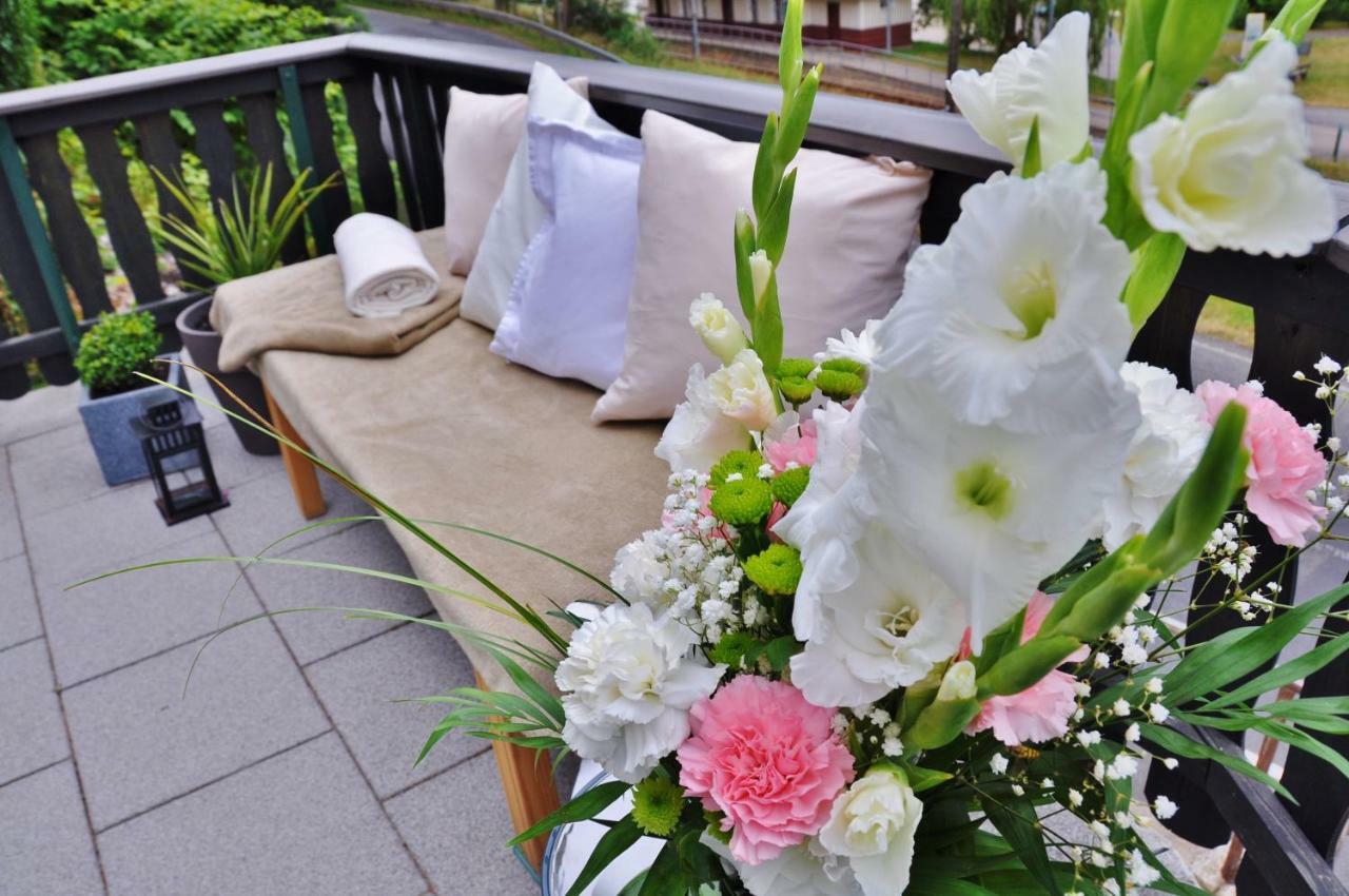 Flair-Hotel Waldfrieden Schwarzatal ภายนอก รูปภาพ
