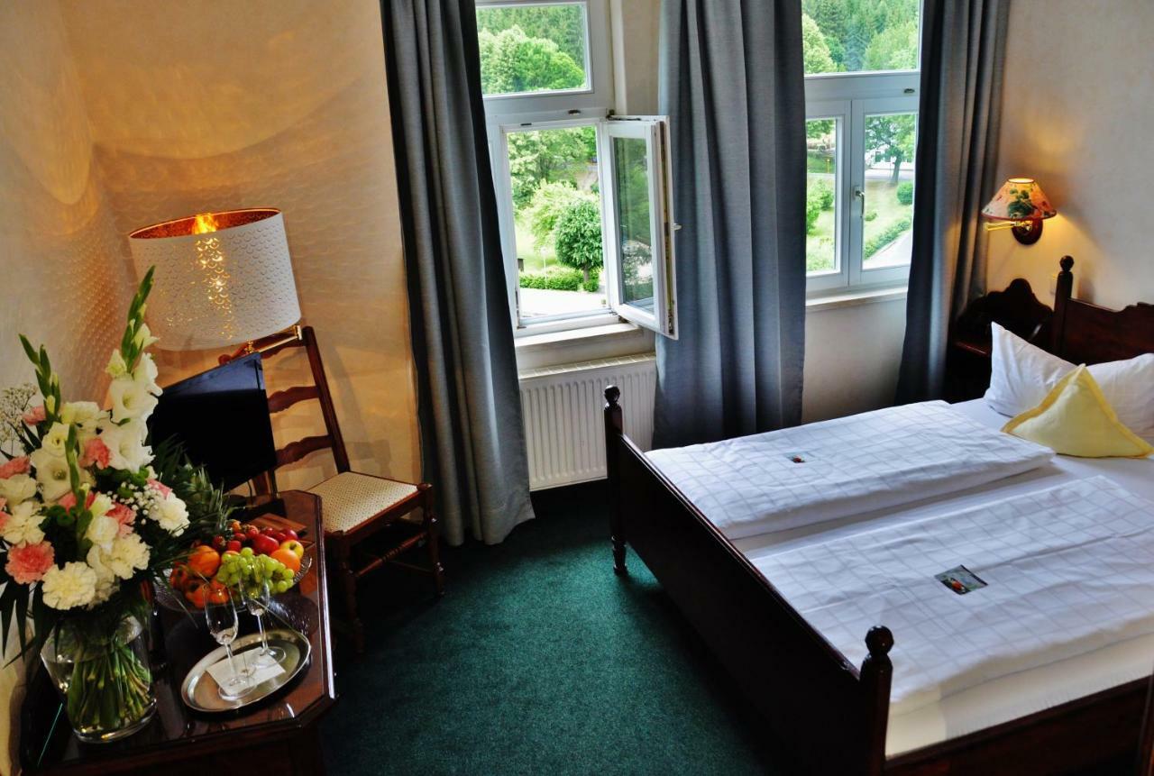 Flair-Hotel Waldfrieden Schwarzatal ภายนอก รูปภาพ