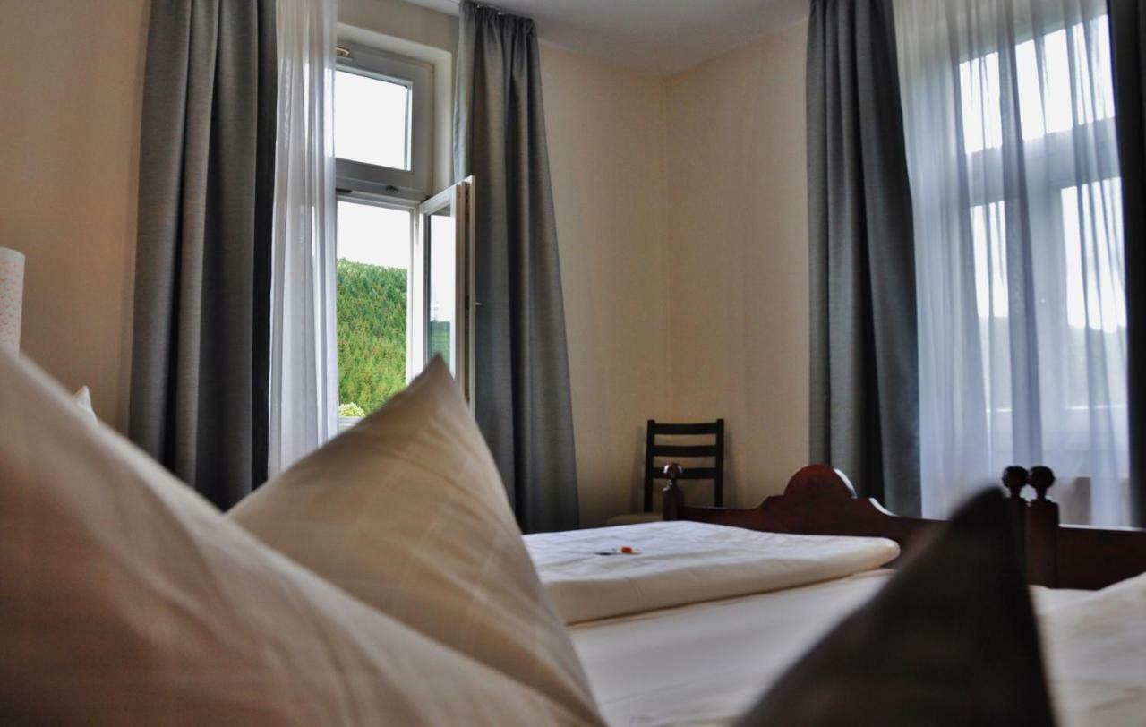 Flair-Hotel Waldfrieden Schwarzatal ภายนอก รูปภาพ
