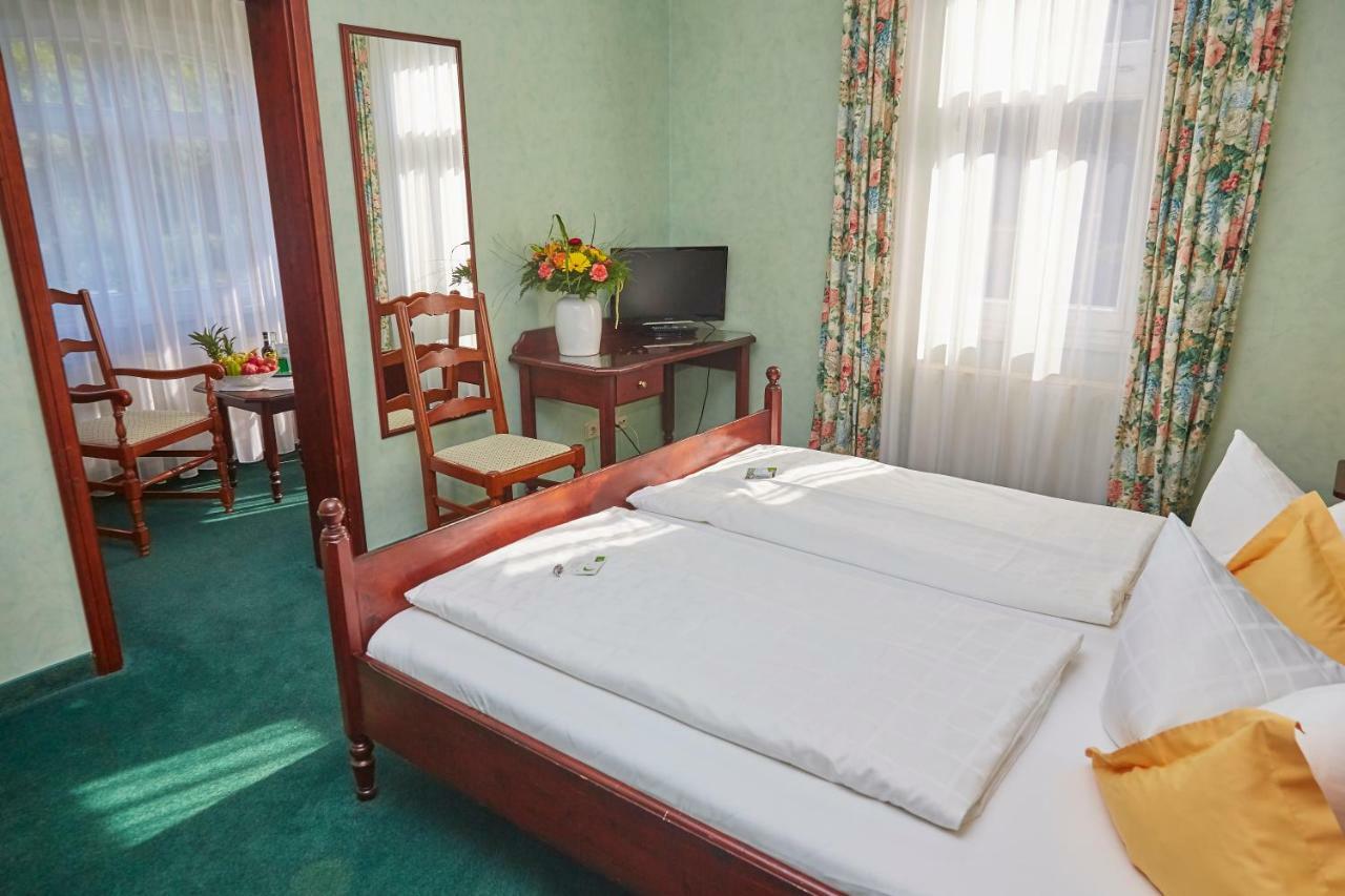 Flair-Hotel Waldfrieden Schwarzatal ภายนอก รูปภาพ